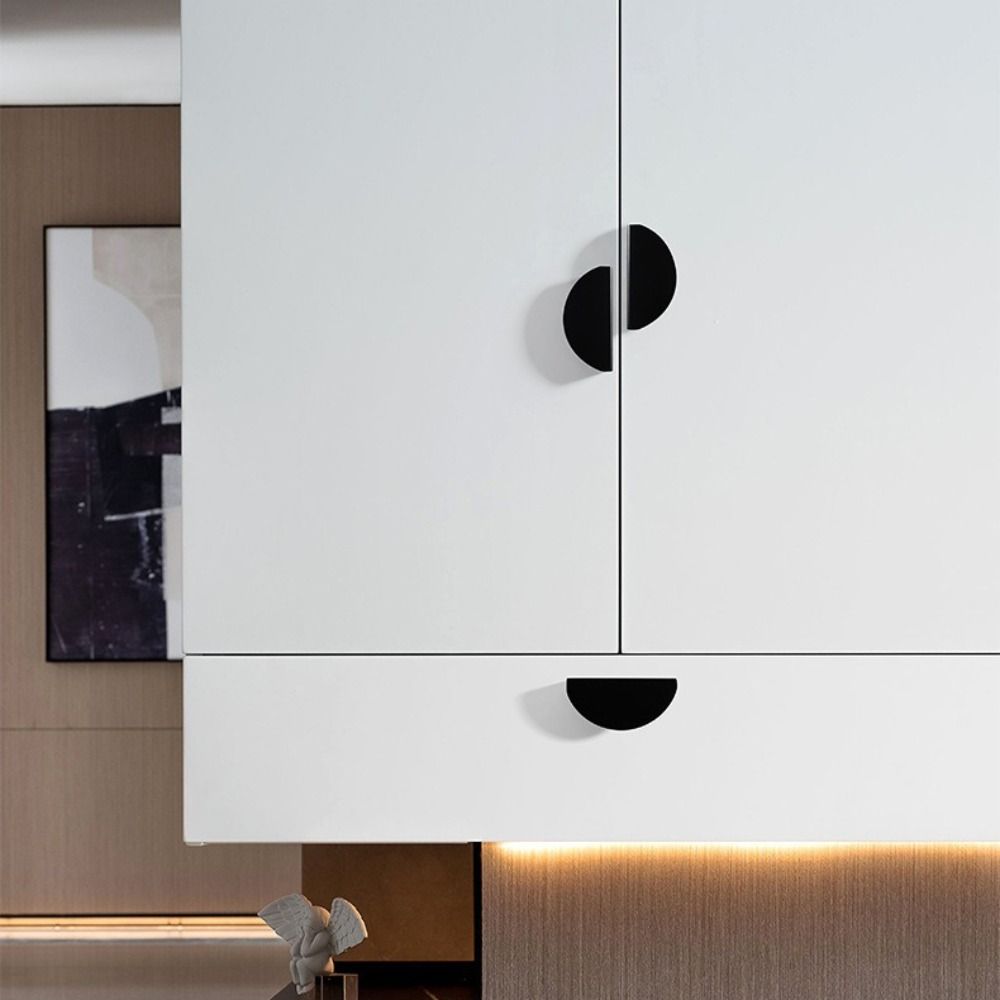 三角形のキャビネットドアハンドル、半円デザイン、アメリカンス - Furniture Hardware Black のレビューと価格