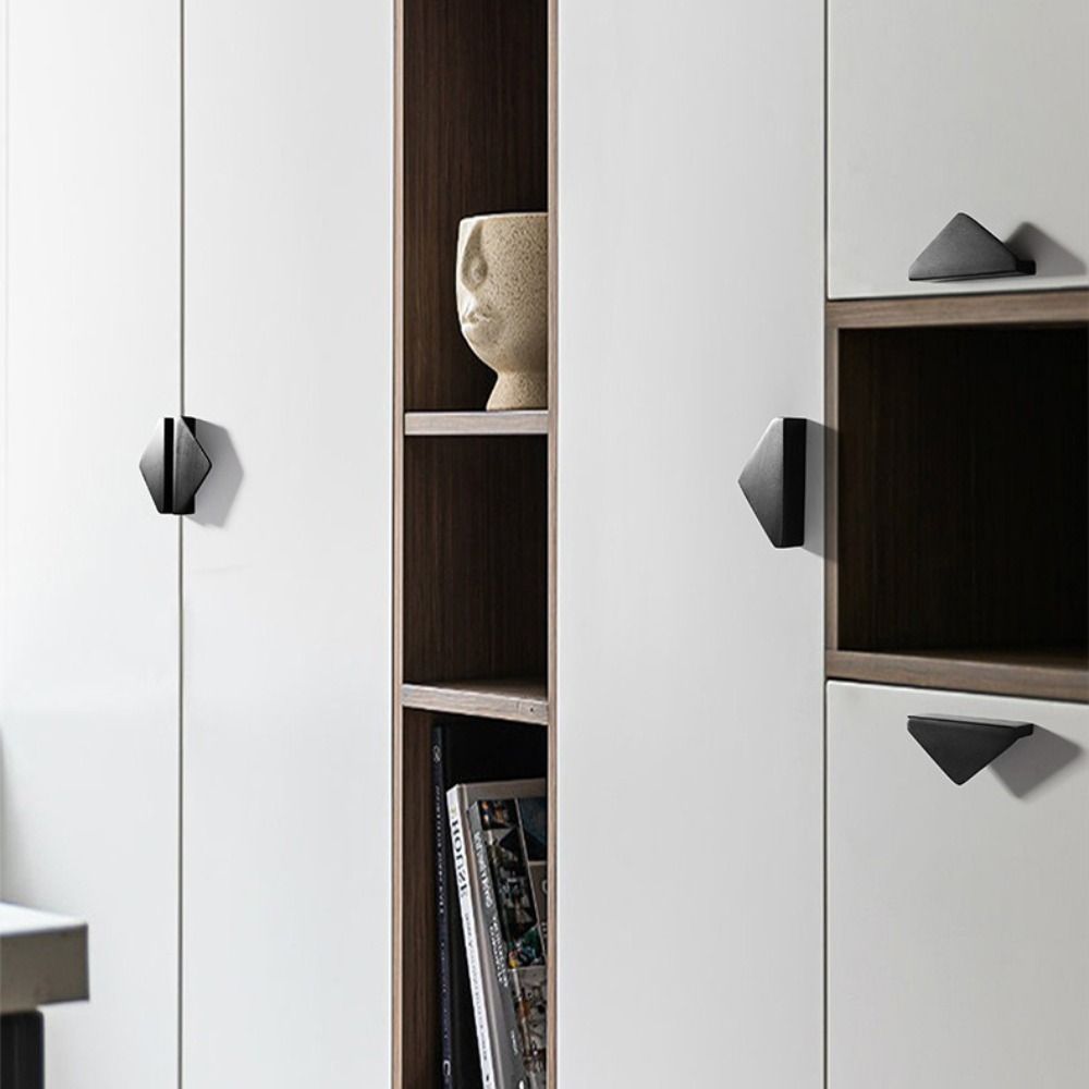三角形のキャビネットドアハンドル、半円デザイン、アメリカンス - Furniture Hardware Black のレビューと価格