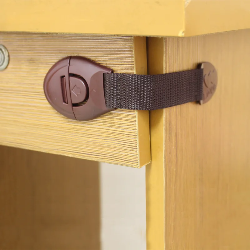 5 ピース/ロットブラウンキャビネット安全ロックベビー家具ド - Furniture Hardware Latch のレビューと価格