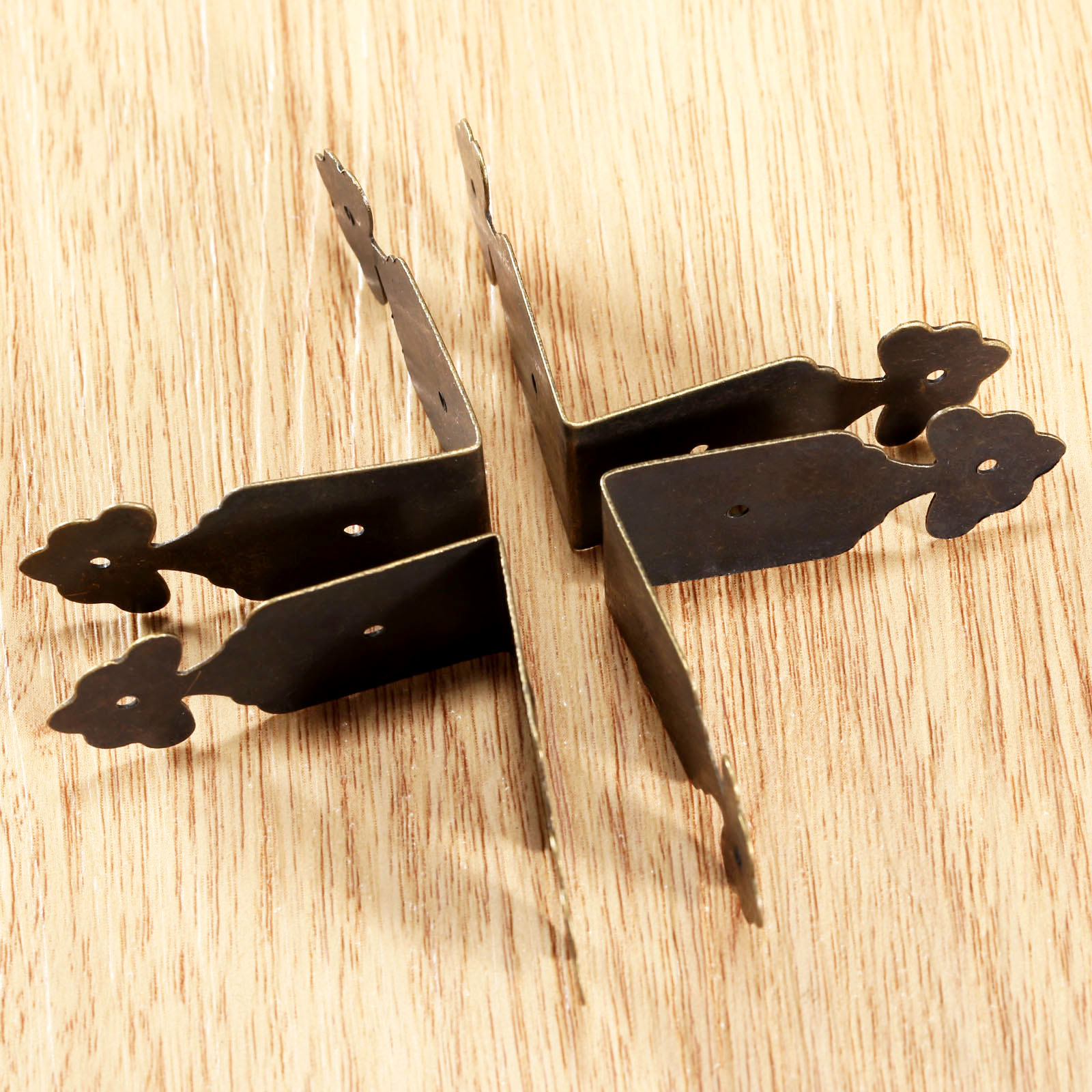 装飾的な鉄の花のコーナープロテクター,4個,ボックスカバー, - Furniture Hardware For Legs のレビューと価格