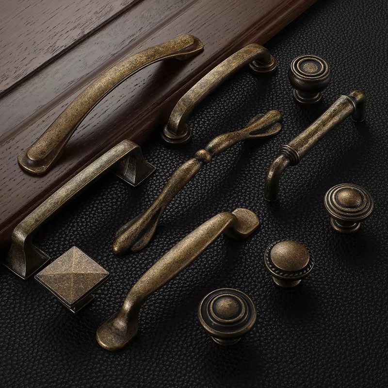 アンティークブロンズ製ワードローブドアハンドル、ヴィンテージ - Vintage Furniture Hardware Pulls のレビューと価格